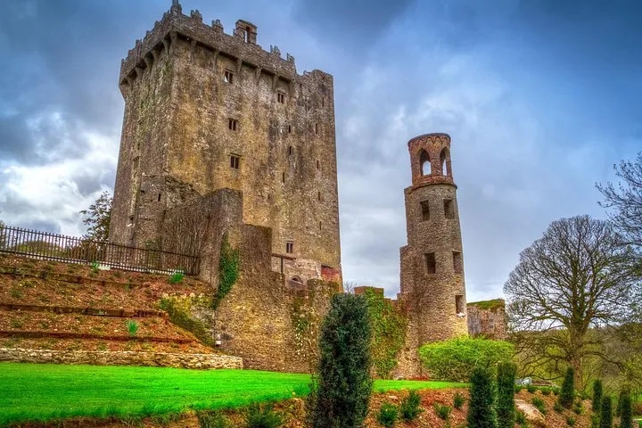 Passenger train and coach stop on a 3-day rail vacation tour of Ireland from Dublin