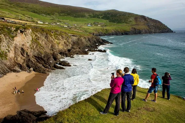 Coach stopped beside a Connemara lake on a 4-day vacation tour of Ireland to the south west